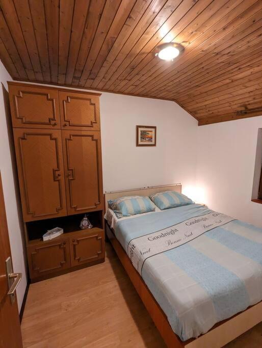 Zeezicht Appartement 50M From Beach Srima Exterior photo